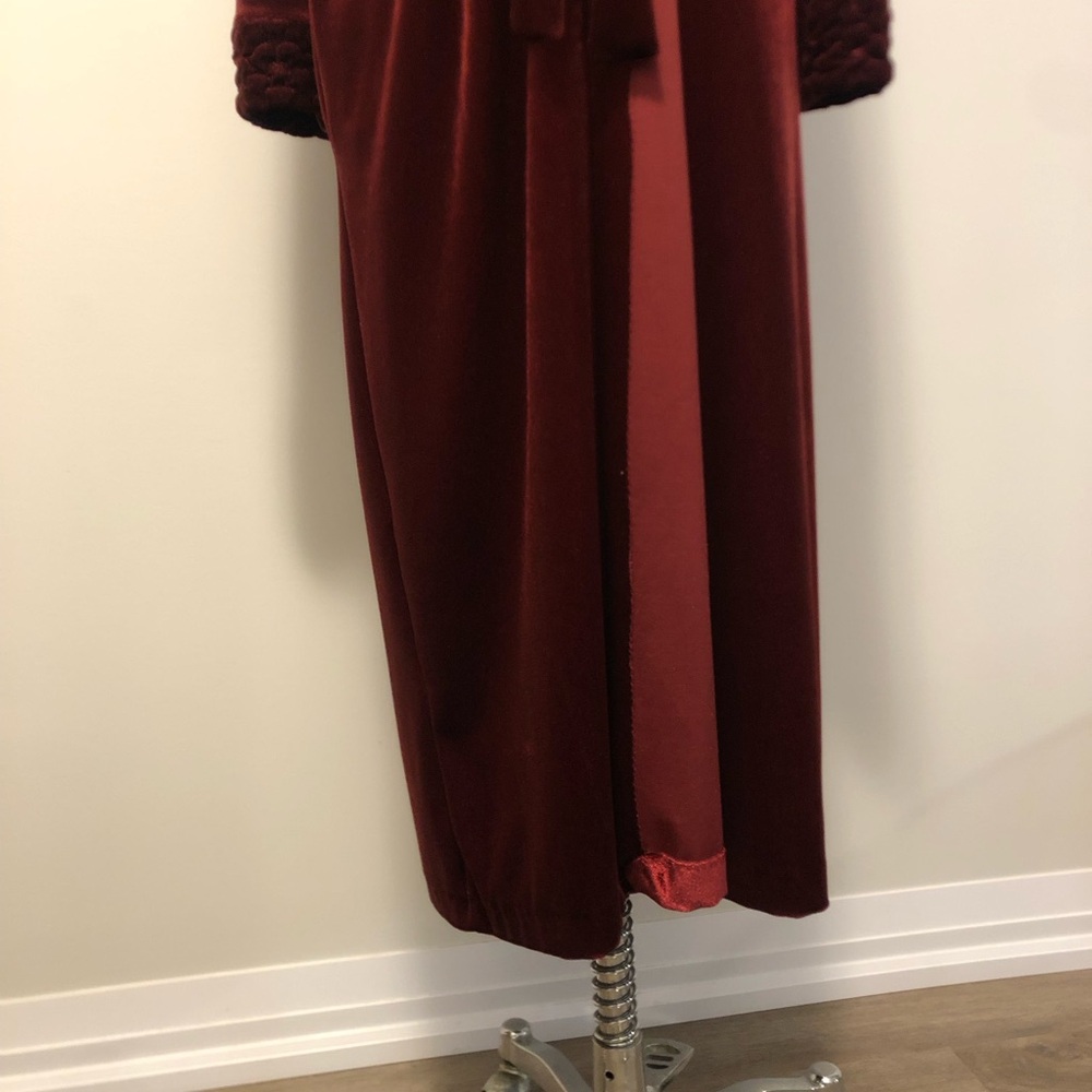 Elegant Velvet Maroon Robe - Picture 9 of 9